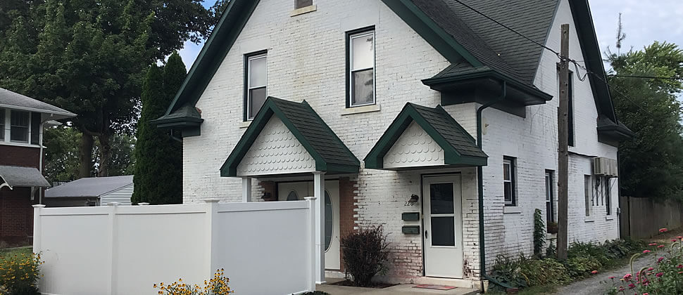 Picture of the back of a house with entranceway.